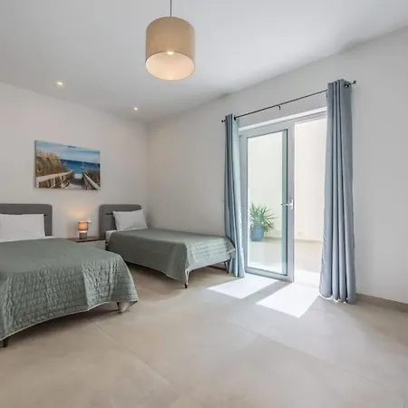Hillcrest 2 Bedroom شقة *