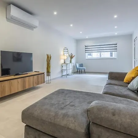 Hillcrest 2 Bedroom شقة المليحة