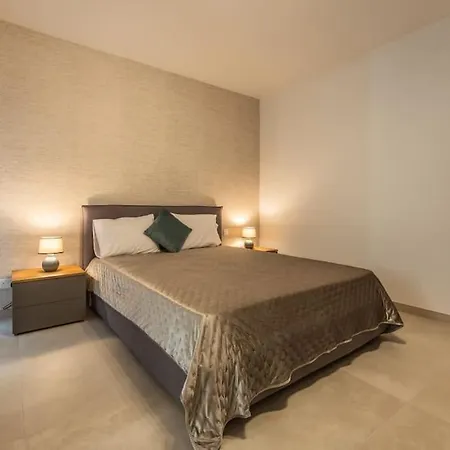 Hillcrest 2 Bedroom